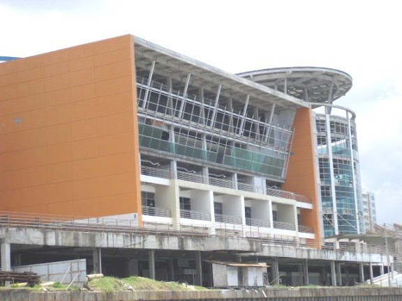 Mall dari sisi laut