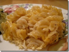macaroni & cheese on plate