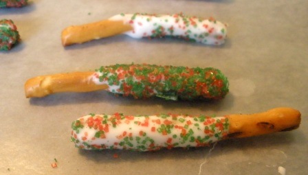 [candy coated pretzels - red & green[3].jpg]