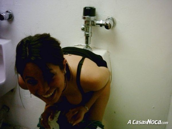 [girls-in-toilett-33[4].jpg]