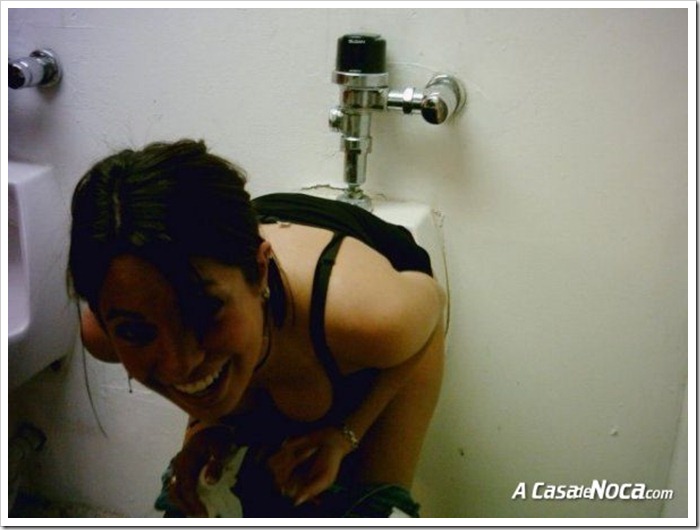 girls-in-toilett-33