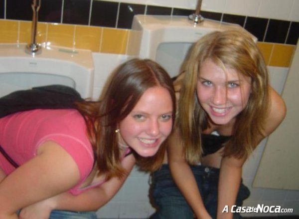 [girls-in-toilett-30[4].jpg]