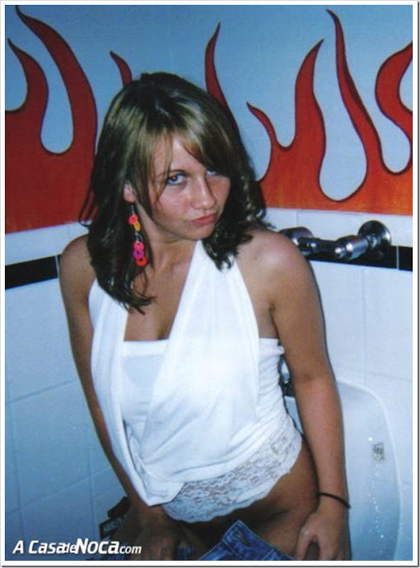 girls-in-toilett-47