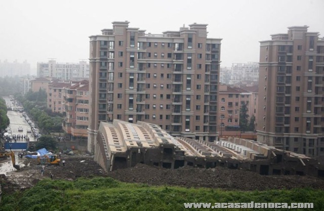 [building_collapse_07[6].jpg]
