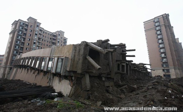 [building_collapse_08[7].jpg]
