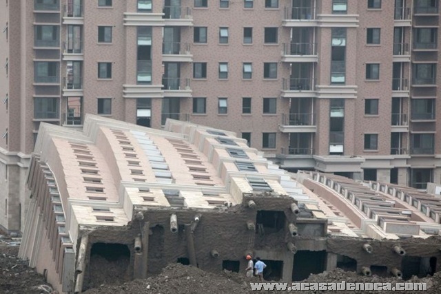 [building_collapse_03[7].jpg]
