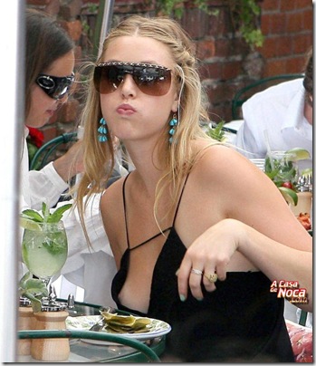 nipple_slip_29b