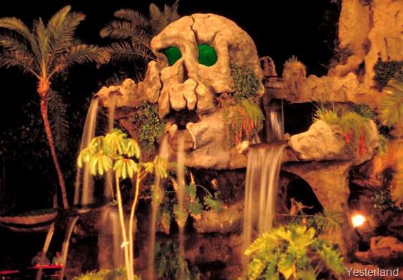 [skullrock_night[5].jpg]