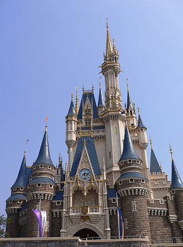 [446pxTDL_Cinderella_Castle_New_Color[2].jpg]