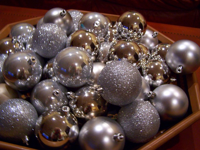 [ChristmasBulbs0115.jpg]