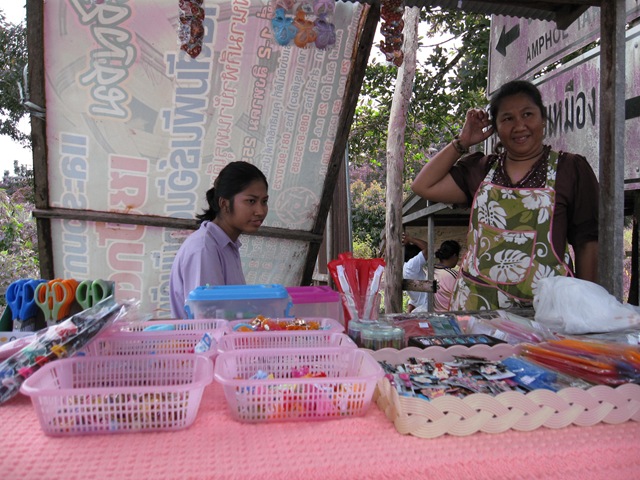 [Bangkok women's meet 029[3].jpg]