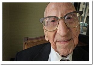 Walter Breuning, el hombre más viejo del mundo, ha fallecido a la edad de 114 años en EE.UU. Walter Breuning, el hombre más viejo del mundo, ha fallecido a la edad de 114 años en EE.UU.