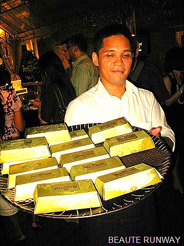 [Magnum Gold Launch Party gold bars  [8].jpg]