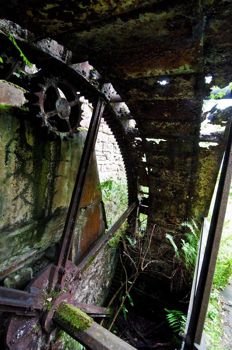 [inside of derelict waterwheel at disused watermill[6].jpg]