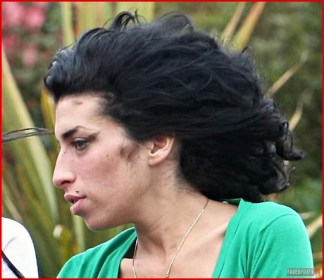 [a_winehouse_032709_022-460x397[3].jpg]