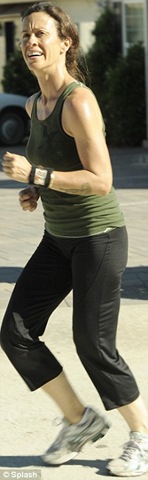 [article-0-05B46405000005DC-754_224x727[11].jpg]