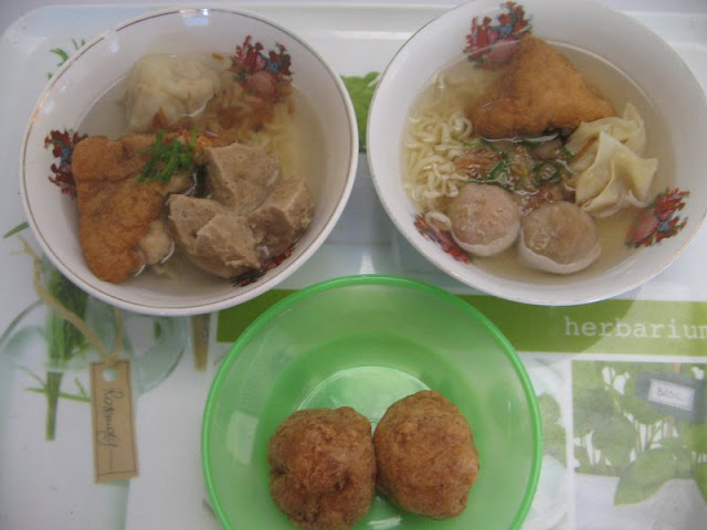 Catatan malam minggu makan bakso kepala sapi