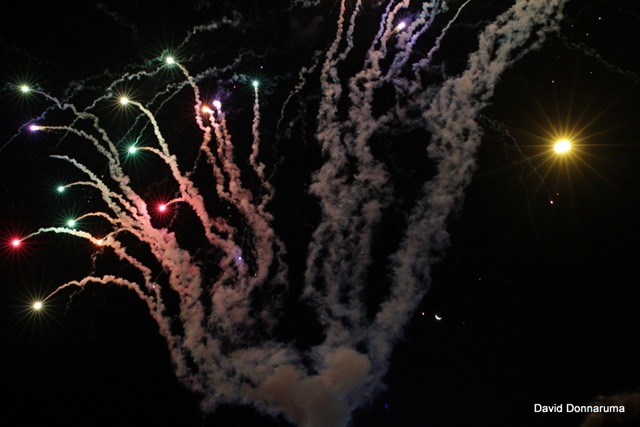 [Fireworks in the morning[2].jpg]