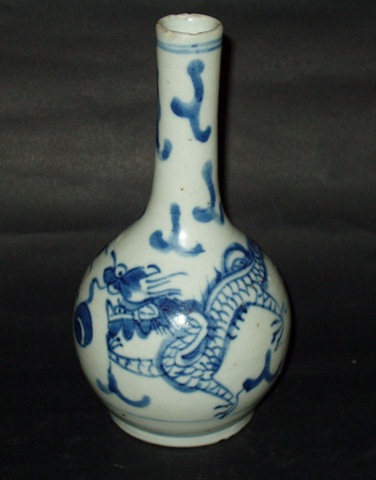 [cbw25 vase bottle dragons 16x8.5[2].jpg]
