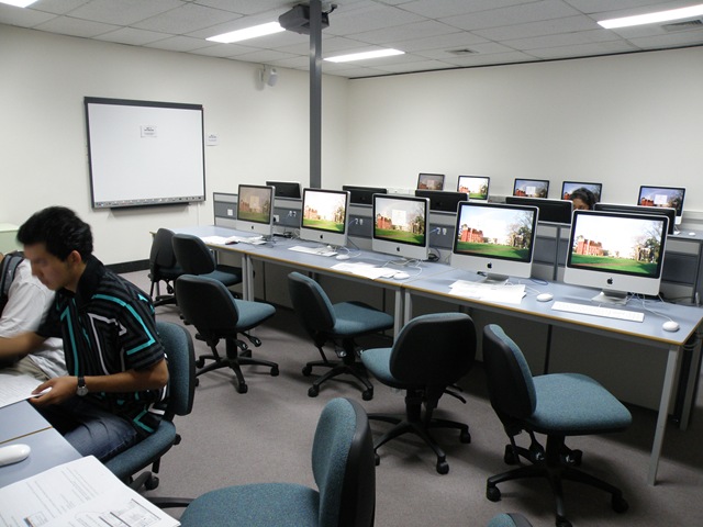 [P22002572.jpg]