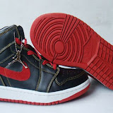 Air Jordan I (1) 06