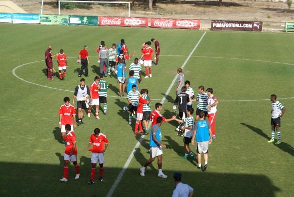 [Sporting_Benfica_Juniores_Porta_Fechada[4].jpg]