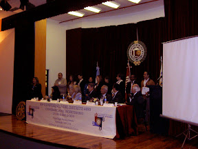 Las autoridades en la mesa principal y socios del R.C. Devoto Parque junto a participantes del RYLA durante la 83° Conferencia del Distrito 4890