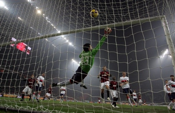[match-VS-Genoa-at-san-siro-stadium-14[2].jpg]