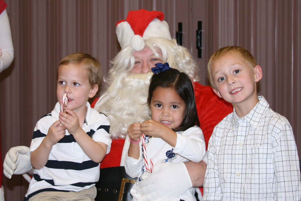 [kids with santa[4].jpg]