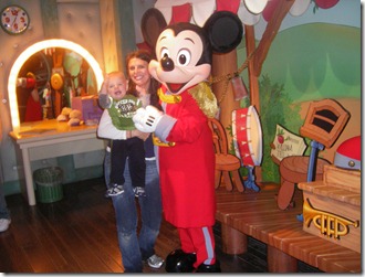Mickey (2) Mickey (2)