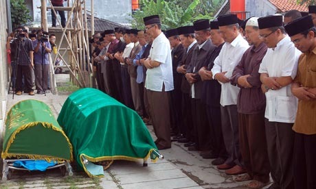 [Ahmadiyah funeral[2].jpg]