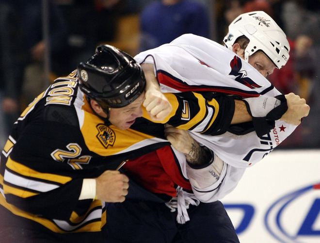 2009/10/01 - Shawn Thornton vs John Erskine - picture 2
