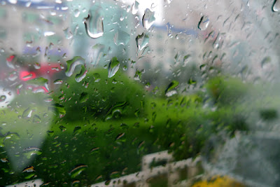 玻璃窗上的雨珠