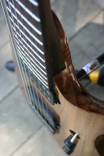Inside the cutaway. Pretty effortless access to the 24th fret.