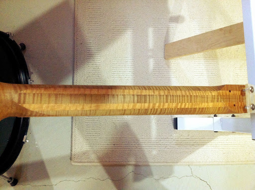 And this is the back of the neck. Maple-mahogany-maple-mahogany-maple.