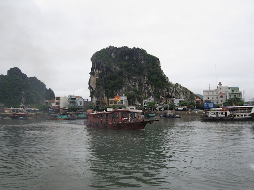 Thực ra không phải tàu mình đâu!