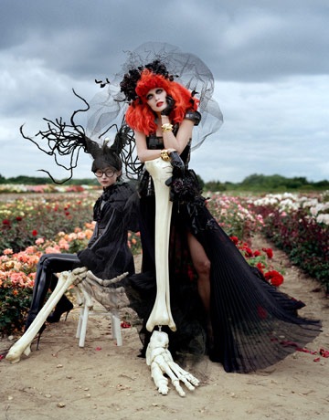 [tim-burton-fashion-1009-01-de[4].jpg]