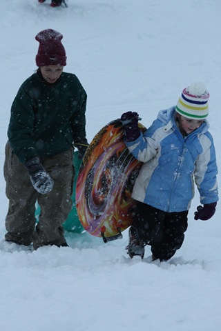 [12-30-09 sledding (210)[2].jpg]