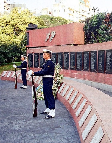 [2285002554_2463f5075b_b[2].jpg]