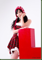 Kim-In-Ae-Christmas-Dress-01