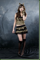 Kim-Ha-Yul-Leopard-Outfit-11