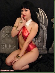 alisa_kiss_vampirella_6