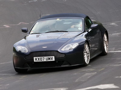 Aston Martin prepares a premiere of roadster V12 Vantage