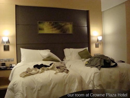 [hotel room[4].jpg]