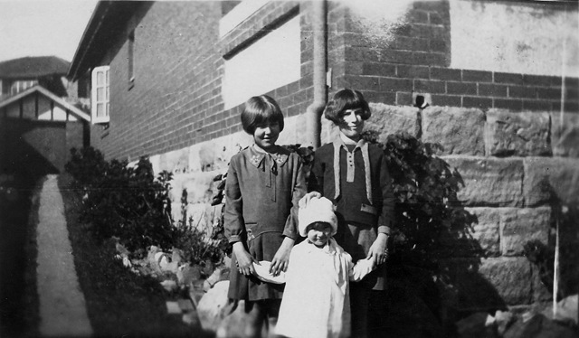 [Left to right Kathleen, Margaret, Helen[4].jpg]