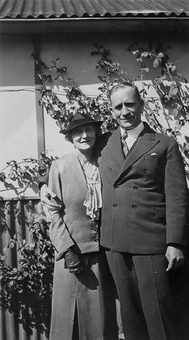 [Gran & Fah c1930[4].jpg]