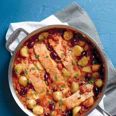 Salmon and Potatoes in Tomato Sauce