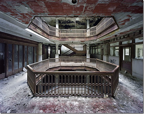 Yves Marchand y Romain Meffre -Light-Court-Farwell-Build-015 Light-Court-Farwell-Build-015