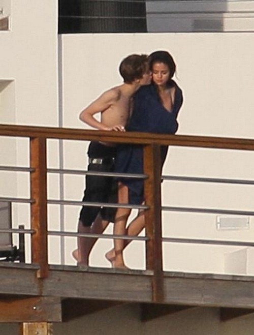 [Selena y Justin beso1[5].jpg]