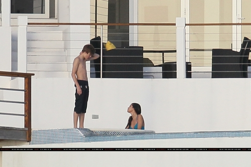 Justin Bieber y Selena Gomez justin bieber y selena gomez besandose. Justin Bieber y Selena Gomez